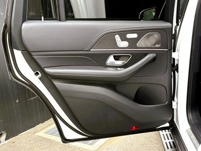 2026 Mercedes-BENZ GLS thumbnail 17