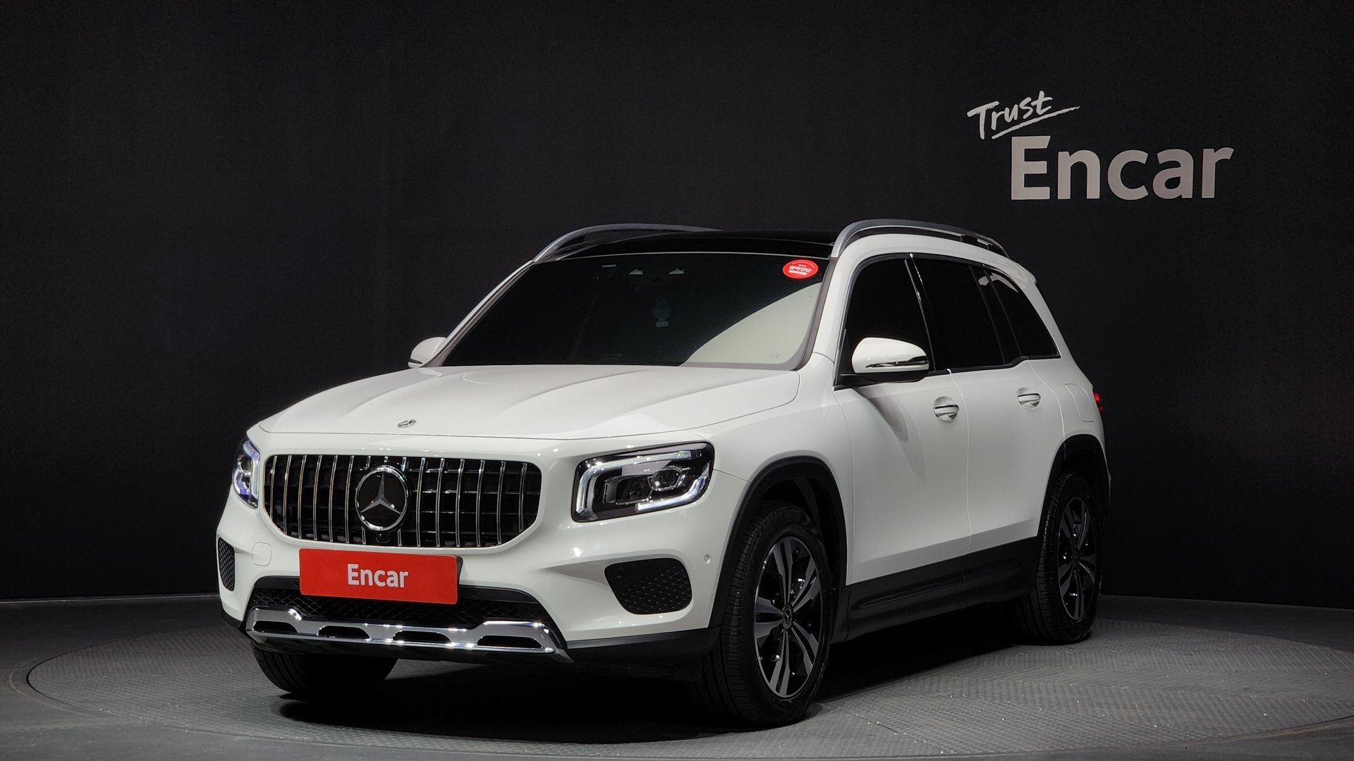 MERCEDES-BENZ GLB - View 1