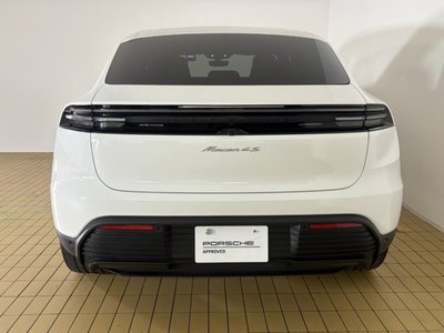PORSCHE MACAN - 4