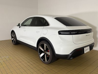 PORSCHE MACAN - 3