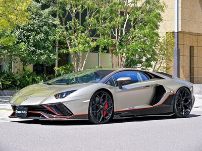 LAMBORGHINI AVENTADOR - 4