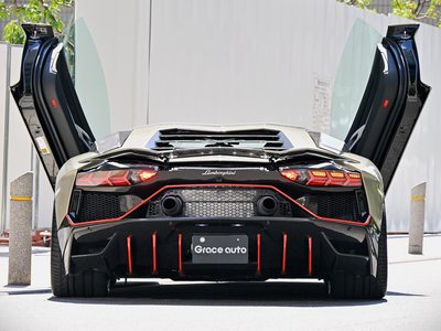 LAMBORGHINI AVENTADOR - 8