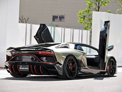 LAMBORGHINI AVENTADOR - 9