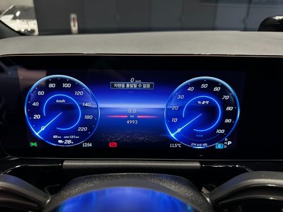 MERCEDES-BENZ EQA - 8