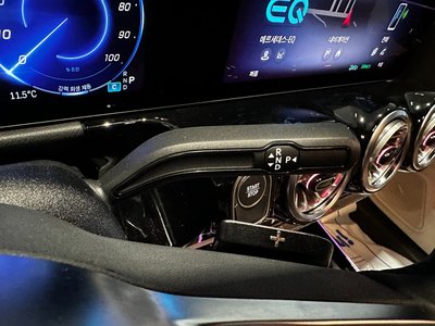 MERCEDES-BENZ EQA - 9