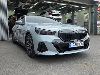 BMW 5 SERIES - 1