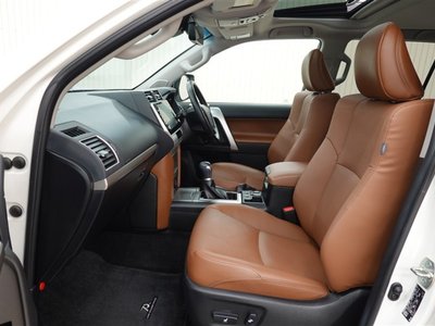 TOYOTA LAND CRUISER PRADO - 8