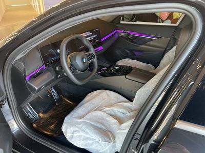2025 BMW 5 SERIES photo 5