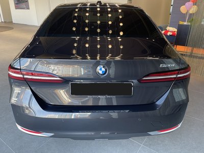 2025 BMW 5 SERIES photo 4