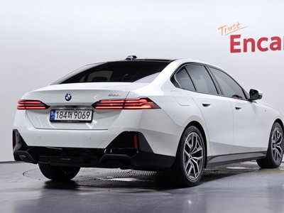 2024 BMW 5 SERIES — фото 4