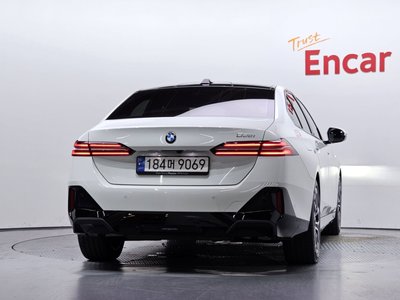 2024 BMW 5 SERIES — фото 3