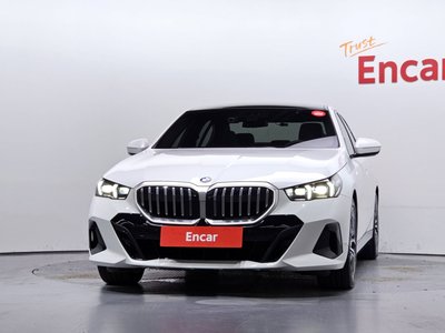 2024 BMW 5 SERIES — фото 2