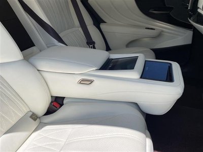 صورة مصغرة 21 لـ 2019 Lexus LS
