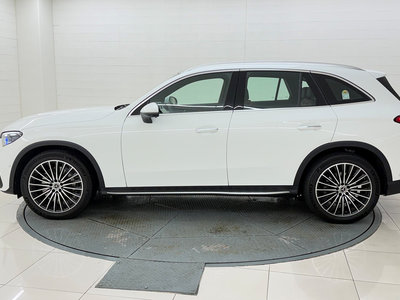 2025 Mercedes-BENZ GLC photo 2