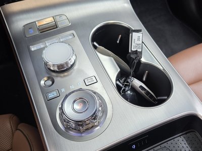 صورة 9 لـ 2024 Genesis GV70