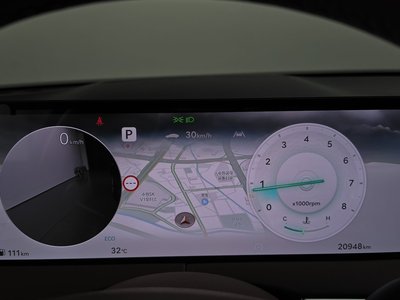 صورة 8 لـ 2024 Genesis GV70