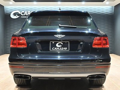 BENTLEY BENTAYGA - 7