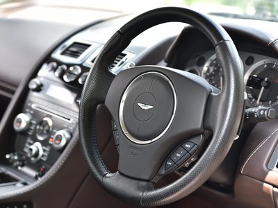 صورة 3 لـ 2009 Aston Martin V8