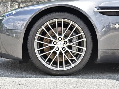 صورة مصغرة 19 لـ 2009 Aston Martin V8