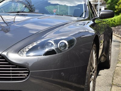 صورة 8 لـ 2009 Aston Martin V8