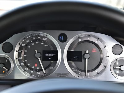 صورة مصغرة 29 لـ 2009 Aston Martin V8