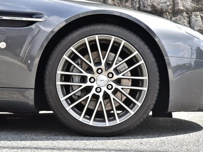 صورة 9 لـ 2009 Aston Martin V8