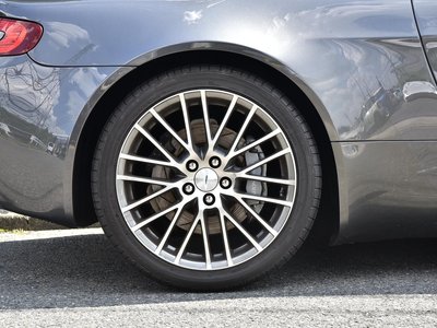 صورة 10 لـ 2009 Aston Martin V8