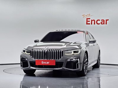 2020 BMW 7 SERIES photo 2