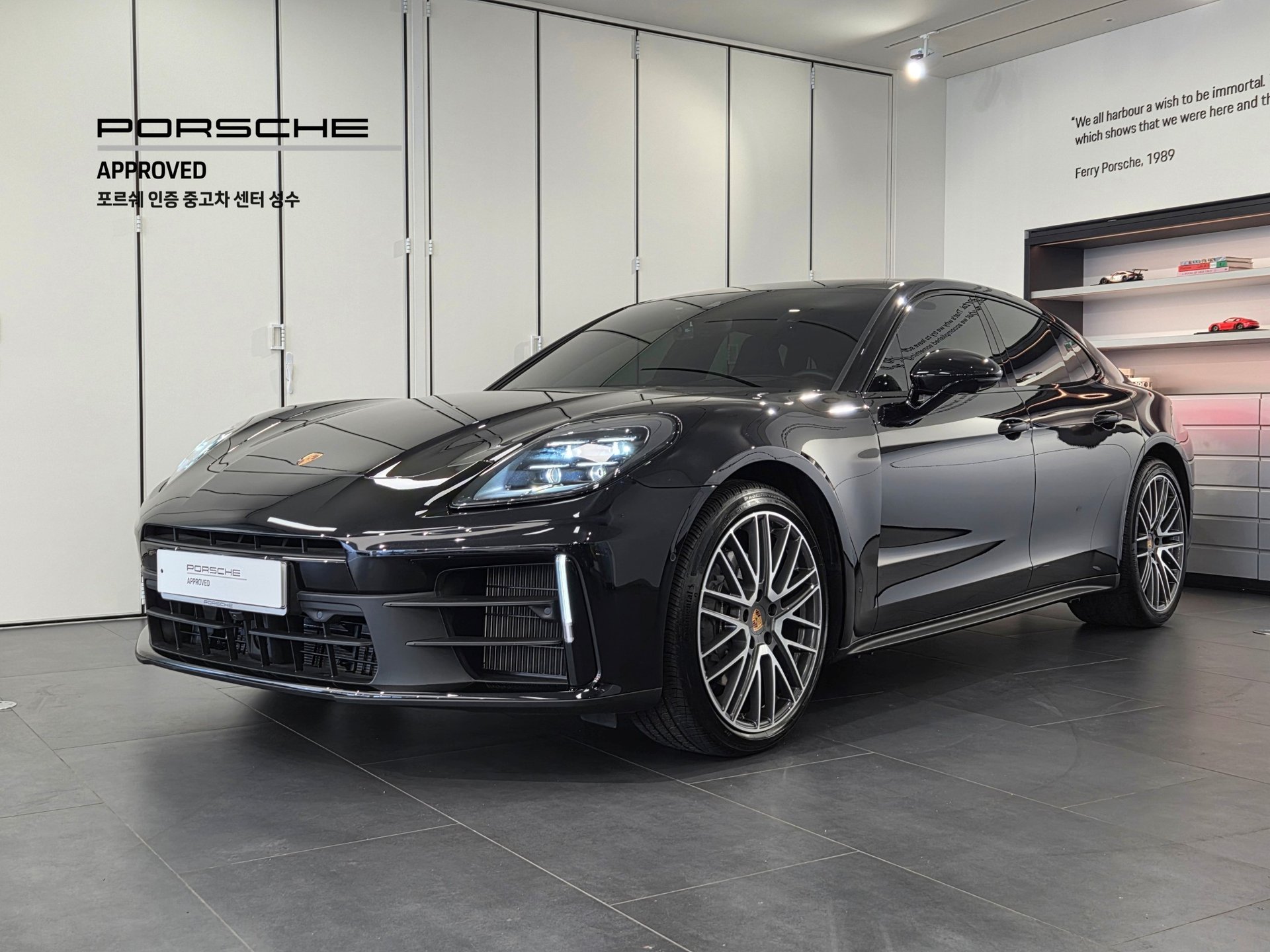 PORSCHE PANAMERA - View 1