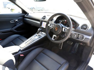 PORSCHE 718 CAYMAN - 10