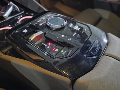 2025 BMW 5 SERIES photo 9