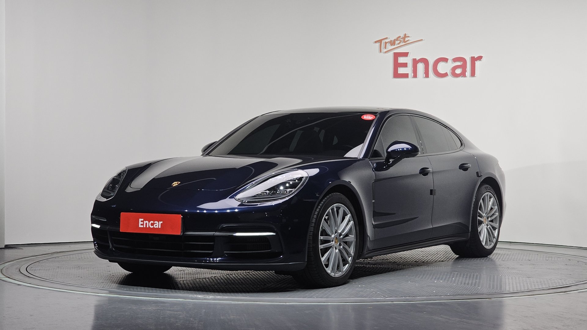 PORSCHE PANAMERA - View 1