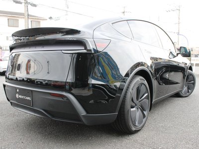 TESLA MODEL Y - 6