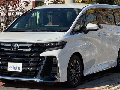 TOYOTA VELLFIRE - 1
