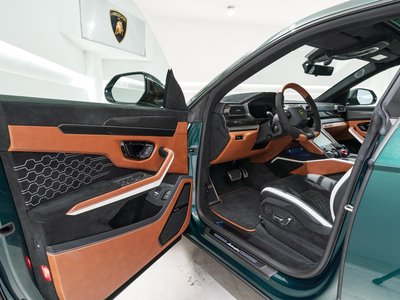 LAMBORGHINI URUS - 3