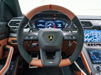 LAMBORGHINI URUS - 5