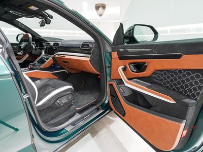 LAMBORGHINI URUS - 9