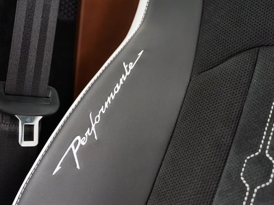 LAMBORGHINI URUS - 8