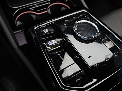 2025 BMW 5 SERIES 缩略图 12