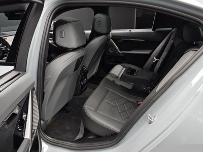 2025 BMW 5 SERIES 缩略图 18