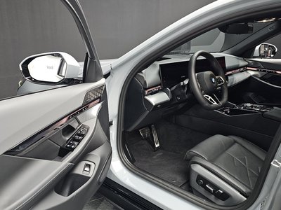 2025 BMW 5 SERIES 缩略图 13