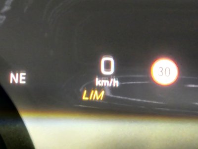صورة 4 لـ 2023 MERCEDES-BENZ C-CLASS