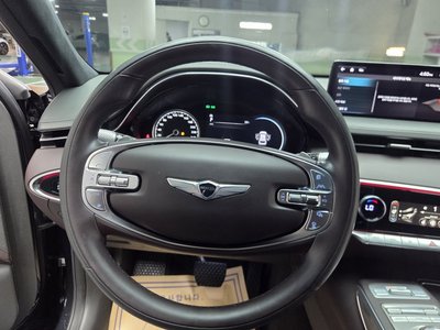 2021 Genesis GV70 photo 8