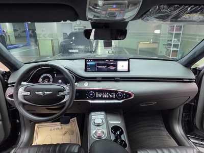 2021 Genesis GV70 thumbnail 14