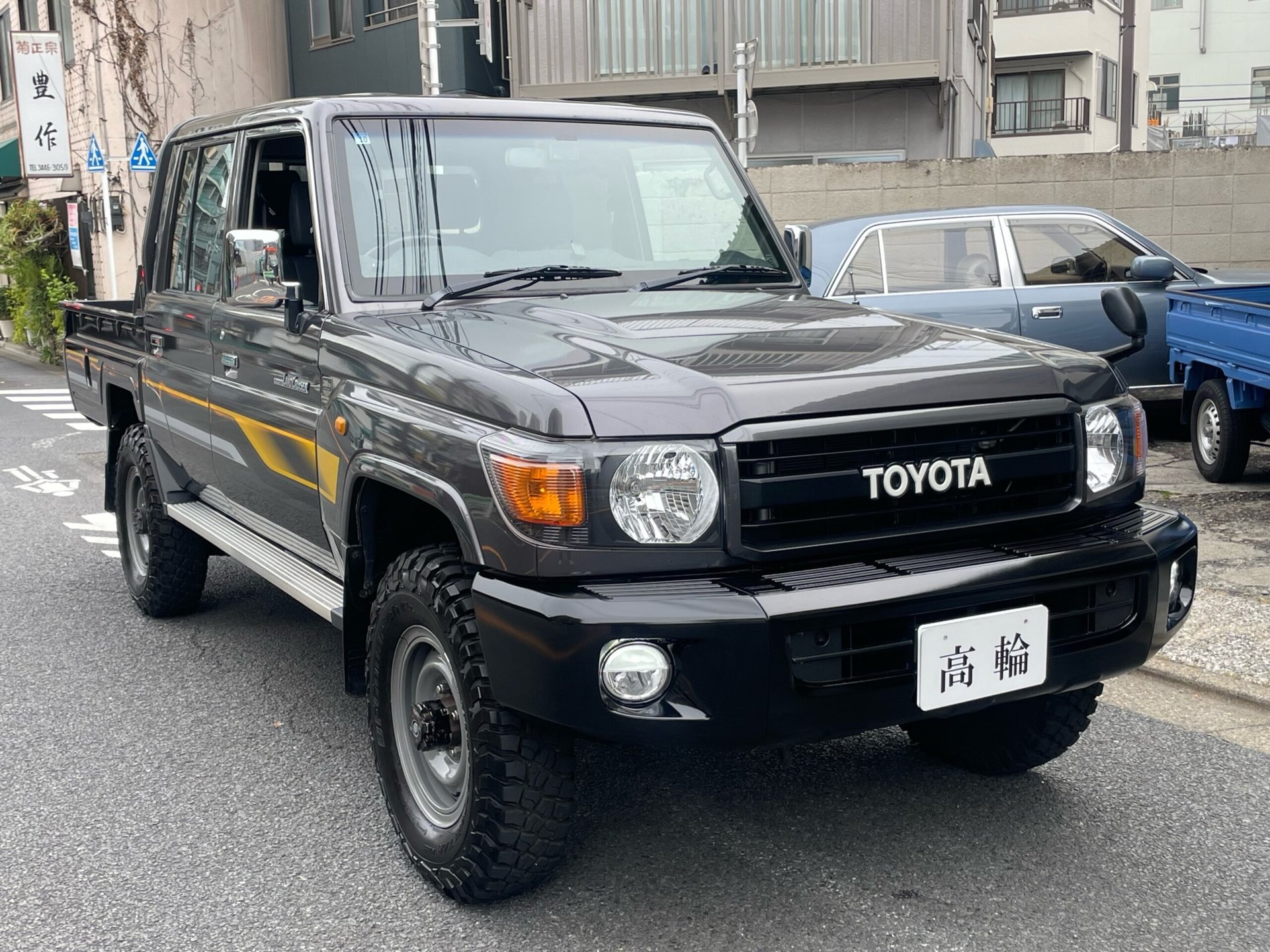 TOYOTA LAND CRUISER 70 PICKUP - View 1