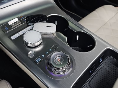صورة 9 لـ 2024 Genesis GV70