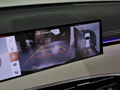 2024 Genesis GV70 thumbnail 14