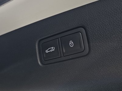 2024 Genesis GV70 thumbnail 17