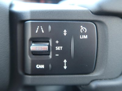 LAND ROVER DEFENDER - 8