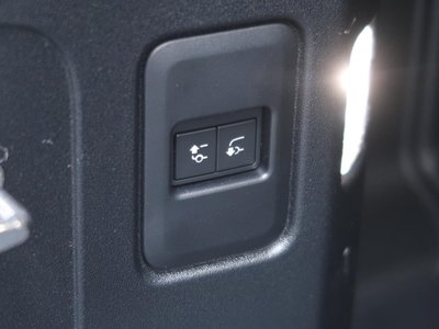 LAND ROVER DEFENDER - 6